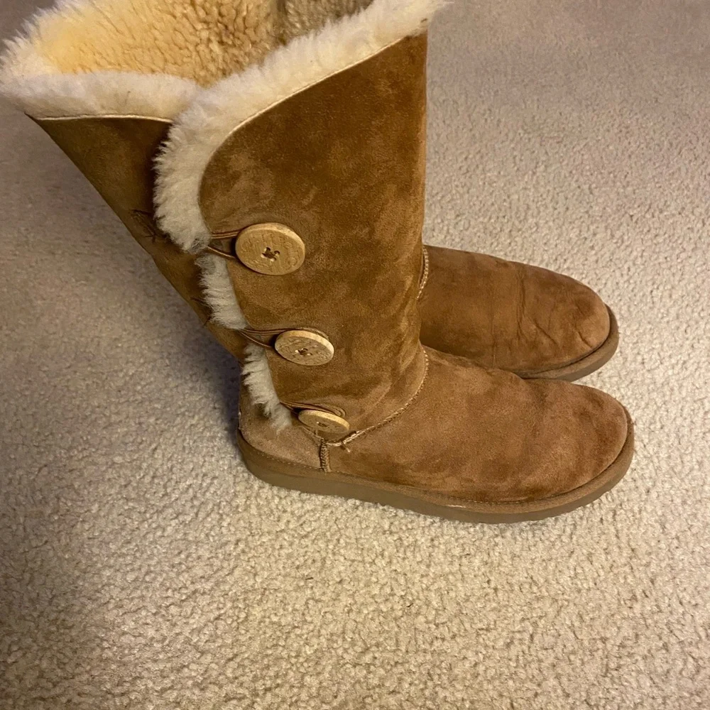 Ugg Women’s Bailey Button Boots size 9 - Picture 2 of 7
